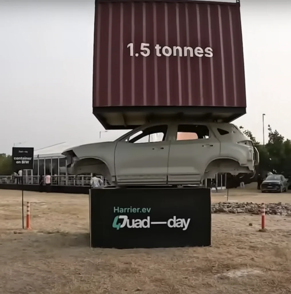 Tata Harrier Body Holding 1.5 ton container